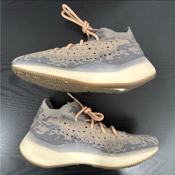 Adidas Yeezy Boost 380 - Picture 4 of 7